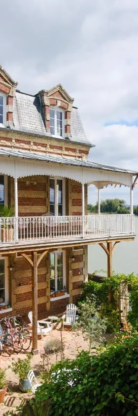La Maison Plûme，位于Villequier的酒店