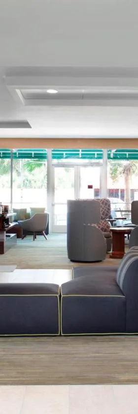 Courtyard by Marriott DeLand Historic Downtown，位于德兰的酒店