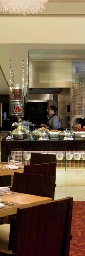 上海西藏大厦万怡酒店，位于上海的酒店