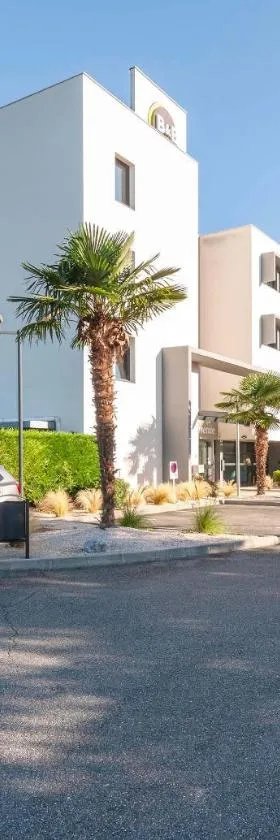 B&B HOTEL Pau Zénith，位于波城的酒店