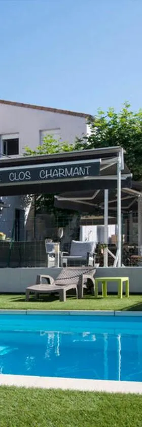 Hôtel Restaurant Le Clos Charmant，位于瓦隆蓬达克的酒店