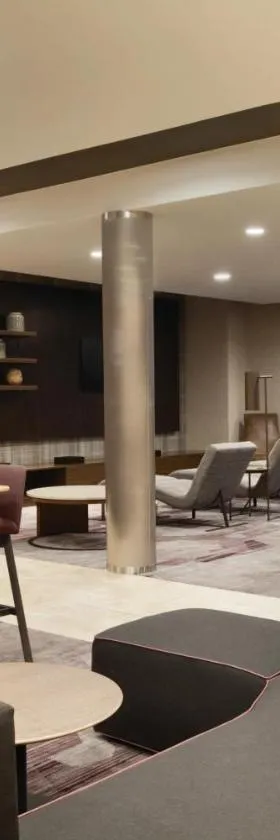东埃尔帕索/10号州际公路万怡酒店，位于埃尔帕索的酒店