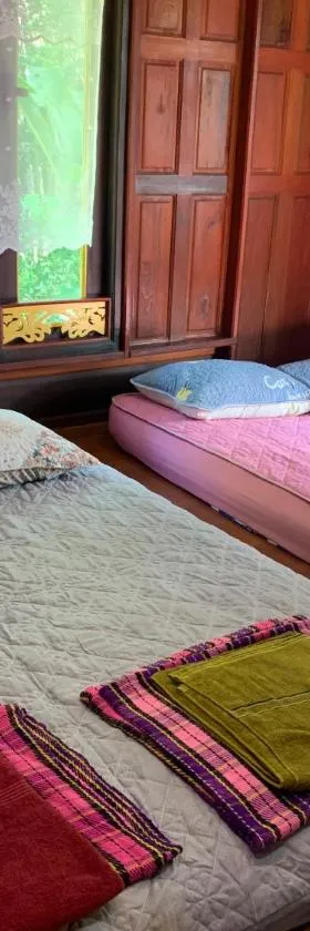 โฮมสเตย์บ้านนายสิงโตเขาคูหา，位于Ban Khu Ha Nai (1)的酒店