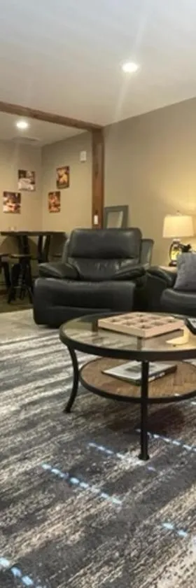 Penthouse Mountain Haven with Community Spa Room，位于凯洛格的酒店