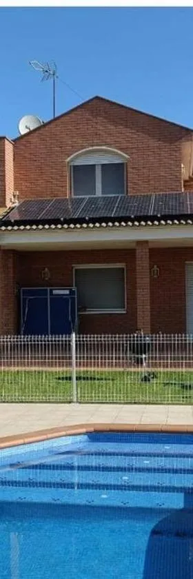 Casa con jardín y piscina privada.，位于Santa Eulalia de Ronsaná的酒店