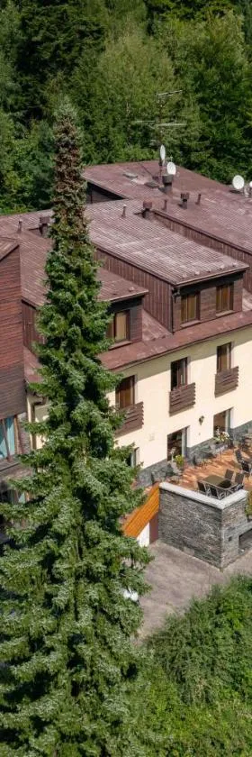 翁德拉兹贝思柯德酒店，位于奥斯特拉维采的酒店