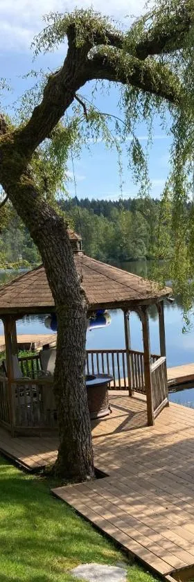 Cottage Lake Bed and Breakfast，位于伍丁维尔的酒店