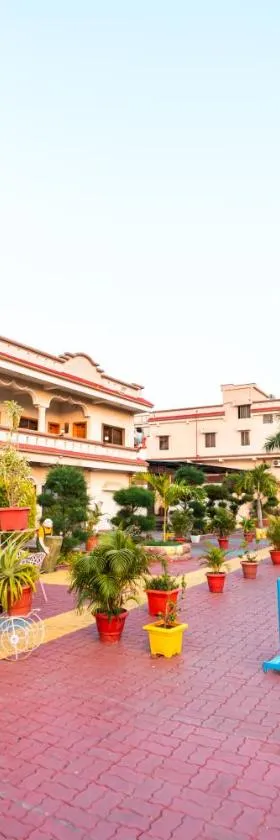 Hotel Royal Palace，位于Sāgar的酒店