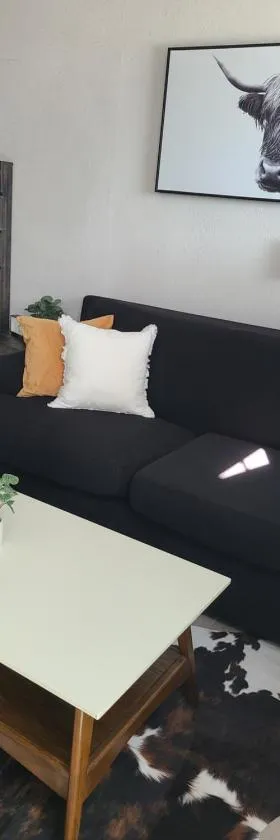 Modern Studio Retreat with King Bed - Cozy Comfort，位于Pahokee的酒店