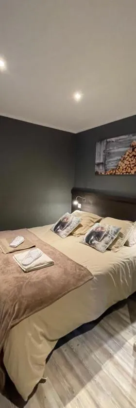 la Montagnette L ours T1 maison en travaux de 10h a 17h，位于穆捷的酒店