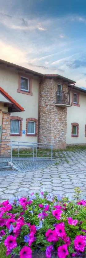 Hotel na Podzamczu，位于塔尔诺夫斯凯古雷的酒店
