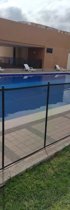 Apartamento vacacional con piscina y parqueadero，位于伊瓦格的酒店