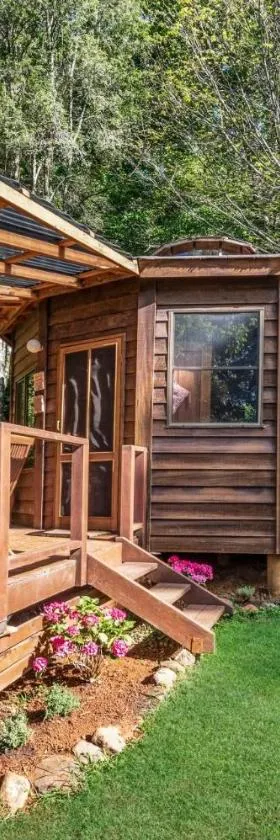 The Yurt at Lothlorien，位于Bellawongarah的酒店