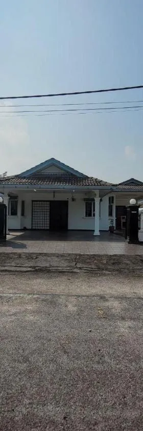 Homestay Melor Serendah，位于双文丹的酒店