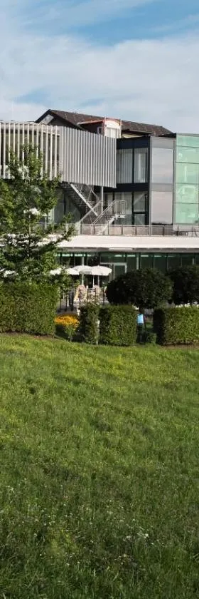 Hotel Stoiser，位于菲尔斯滕费尔德附近洛伊佩尔斯多夫的酒店