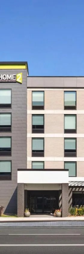 Home2 Suites By Hilton Milwaukee West，位于西艾利斯的酒店