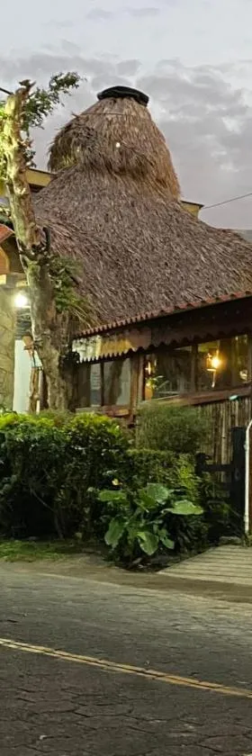 Hotel Restaurante Los Cocos，位于Santa Cruz的酒店
