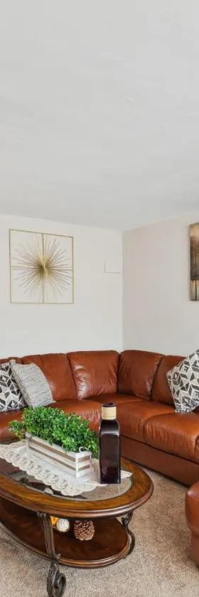 Charming Glenolden Townhouse，位于Glenolden的酒店