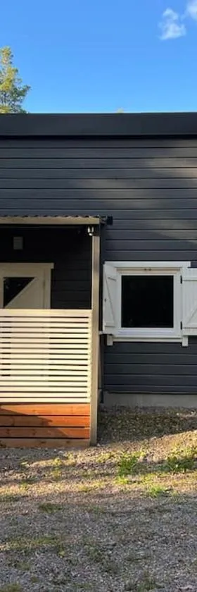 Välkommen till vårt vackra hus，位于格内斯塔的酒店