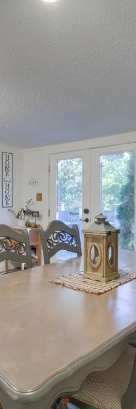 Spacious Home 10 Miles to Wintergreen Resort!，位于Nellysford的酒店