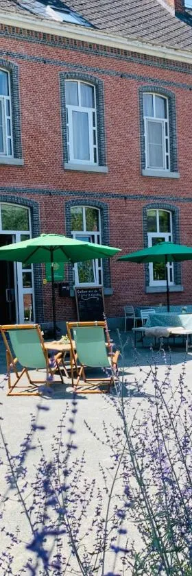 De Lotuspoort met Mihr's B&B in de Abdij van Bornem，位于博尔讷姆的酒店
