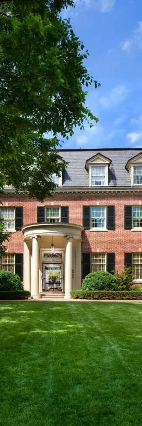 The Carolina Inn, a Destination by Hyatt Hotel，位于教堂山的酒店