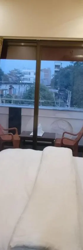 Ratna Hotel & Banquet，位于穆扎夫法尔普尔的酒店
