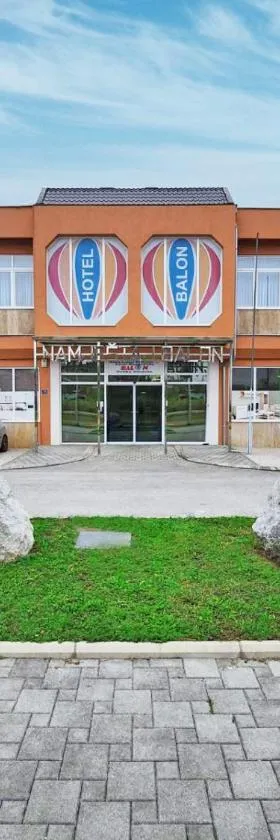 Hotel Balon，位于大克拉杜沙的酒店