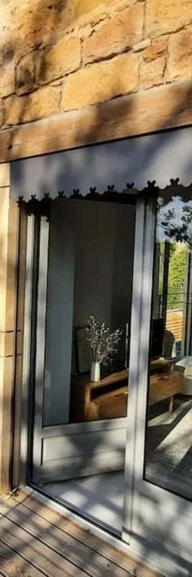 Beaujolais - Maison pierres dorées，位于Ville-sur-Jarnioux的酒店