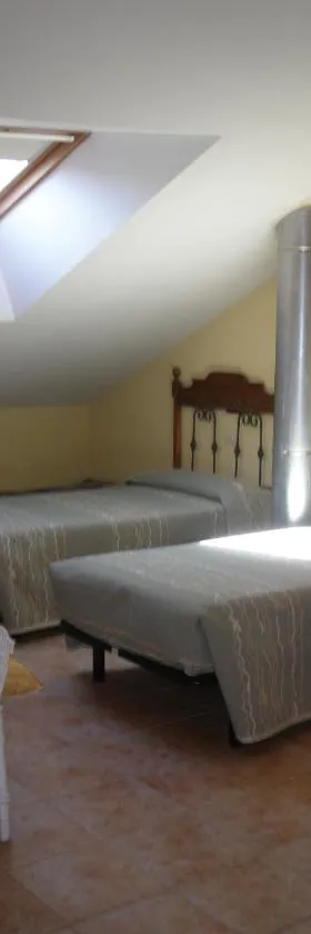 Hostal Pineda，位于皮苏埃加河畔塞尔韦拉的酒店