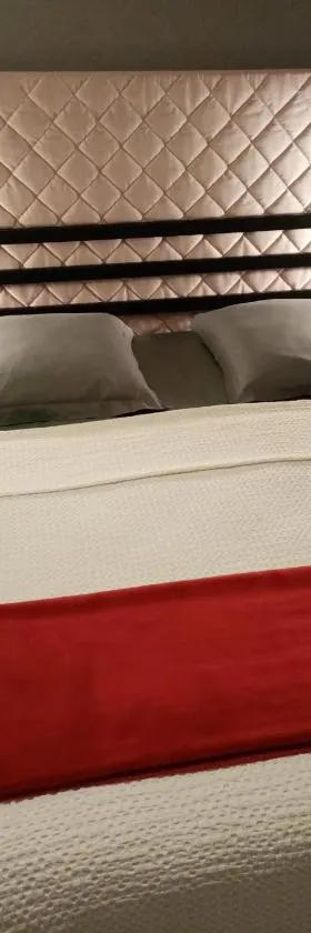 Les Coquelicots Chambre d' hote avec grand lit et salle d'eau privative pour une persone ou un couple，位于Vern-sur-Seiche的酒店