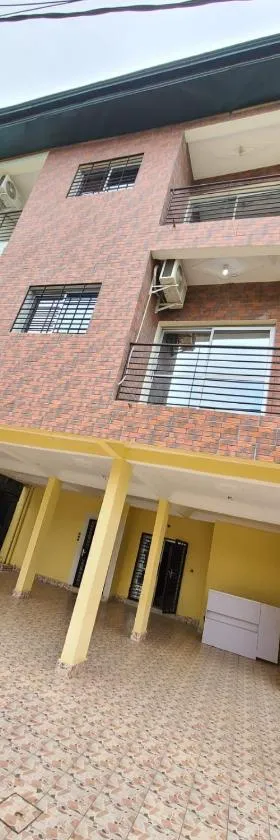 LUXOR RESIDENCE YASSA DOUALA，位于Ngori的酒店