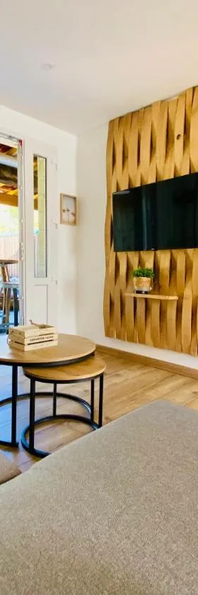 Charmante MAISON Lumineuse, Chaleureuse et confortable，位于Julienne的酒店