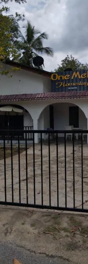 One Mek Homestay，位于巴佐的酒店