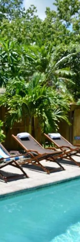 Tropical Retreat Near Beaches, Cruise Terminals，位于Merritt Island的酒店