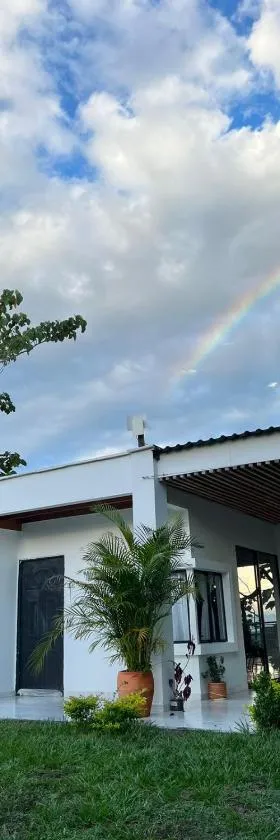 Cabaña Campestre con Piscina en la Hacienda Nápoles，位于多拉代尔的酒店