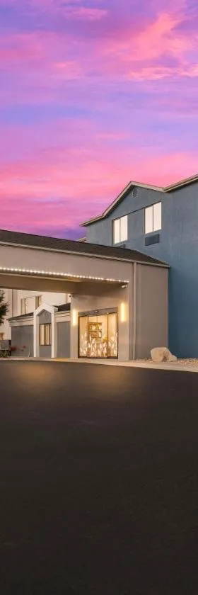 Clarion Pointe Sevierville-Pigeon Forge，位于赛维尔维尔的酒店
