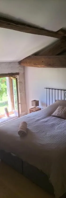 Chambres 2 personnes dans notre maison Girondine，位于Saint-Martin-de-Lerm的酒店