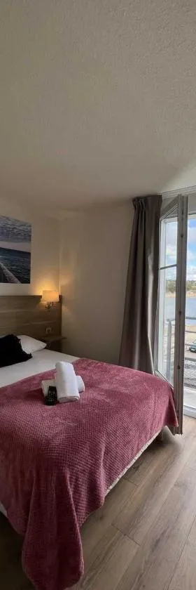 Couett'Hôtel Brest Port de plaisance, Les pieds dans l'eau，位于布雷斯特的酒店