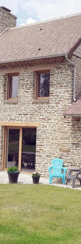 Gîte de Landemeure, 10 couchages, accès PMR，位于Saint-Germain-du-Crioult的酒店