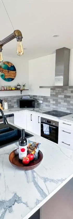 Luxury Holiday Unit 8min walk to Town Center with Boat Parking，位于马拉库塔的酒店