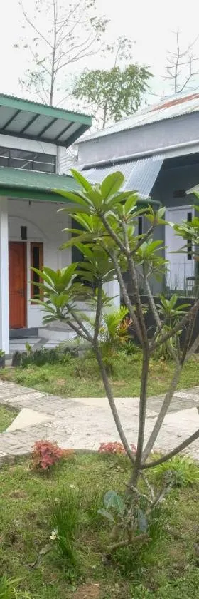 RedDoorz Syariah @ Jalan Dieng Wonosobo 2，位于Garung的酒店