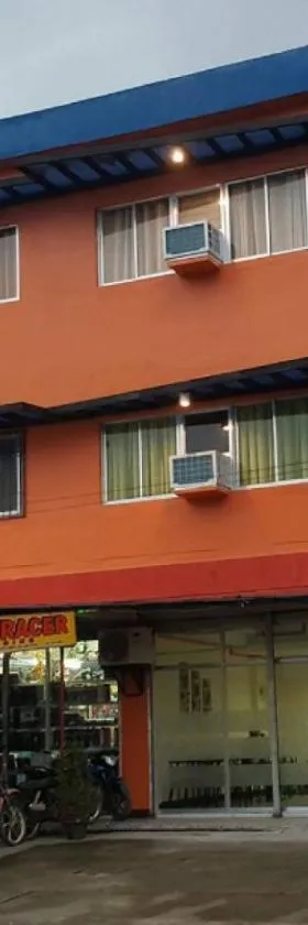 RedDoorz @ Johsons Pension House Butuan City，位于武端市的酒店