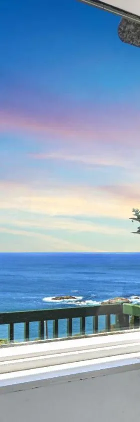 The Blue Whale - Sea View Apartment，位于伊登的酒店