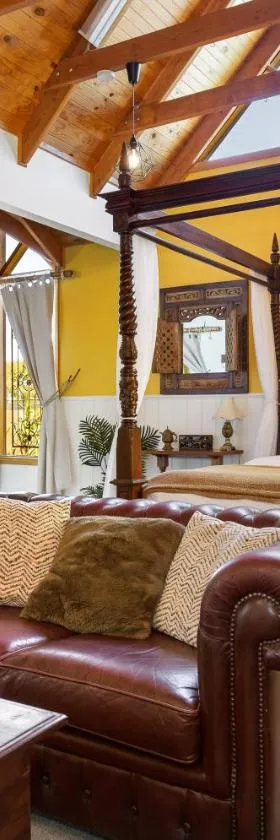 Harem Cottage Gembrook - Spa Bath & Wood Fireplace，位于Gembrook的酒店