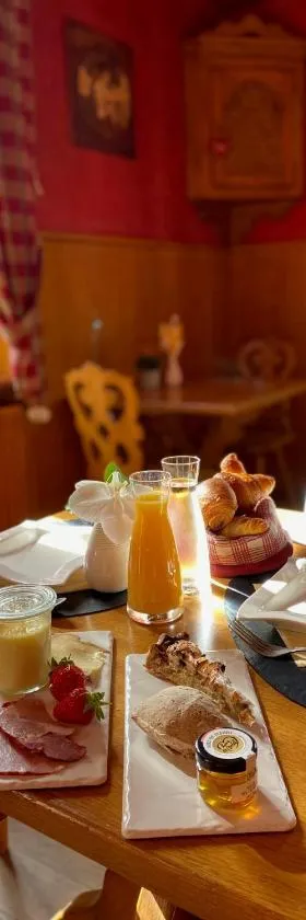 Le Rosenmeer - Hotel Restaurant, au coeur de la route des vins d'Alsace，位于罗塞姆的酒店