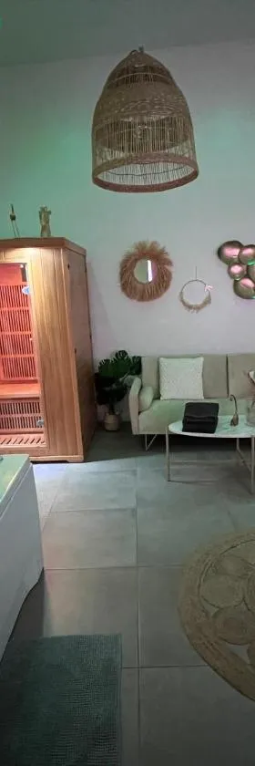 SPA JUNGLE，位于Le Mesnil-Saint-Denis的酒店