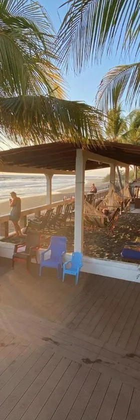 SOLID Surf Camp Hostel Nicaragua，位于El Tránsito的酒店