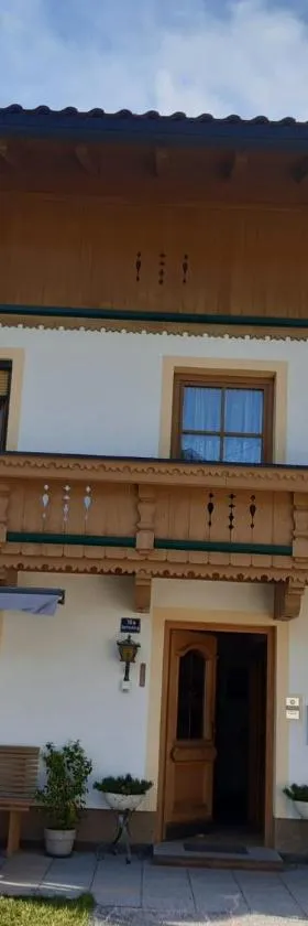 Ferienwohnung Haus Bergfrieden，位于格尔洛斯贝格的酒店