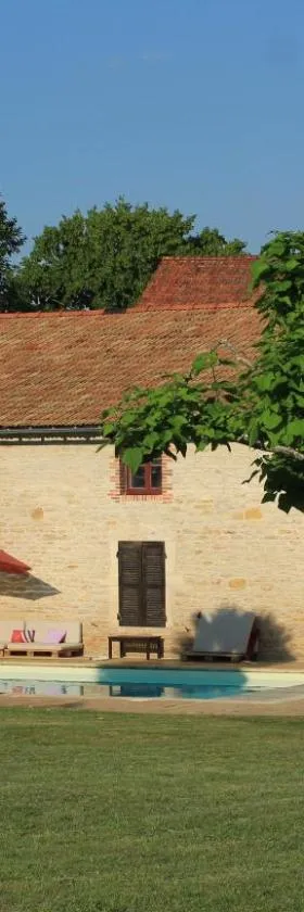 Les CHARMES，位于Jugy的酒店